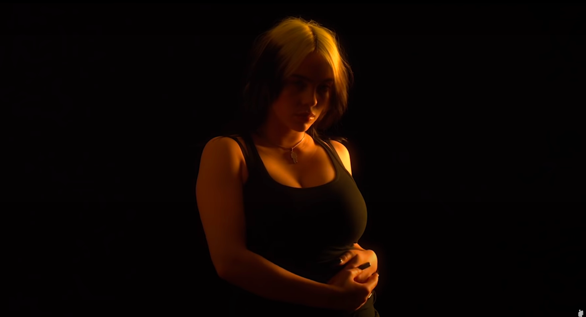 Billie Eilish wypuściła krótki film o body shamingu i własnym ciele. I jest fenomenalny
